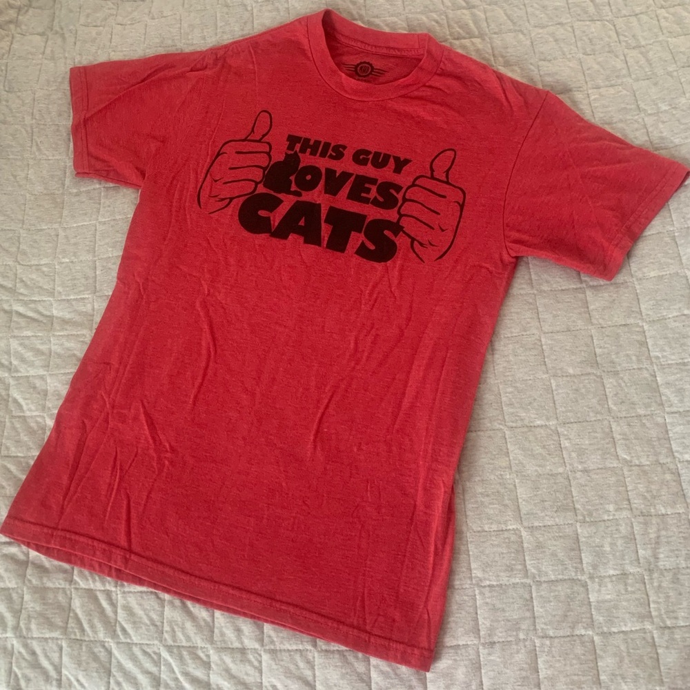 “This Guy Loves Cats” thumbs up red fitted muscle short sleeve shirt